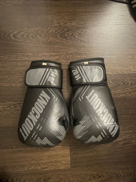 Vand echipament Kickbox