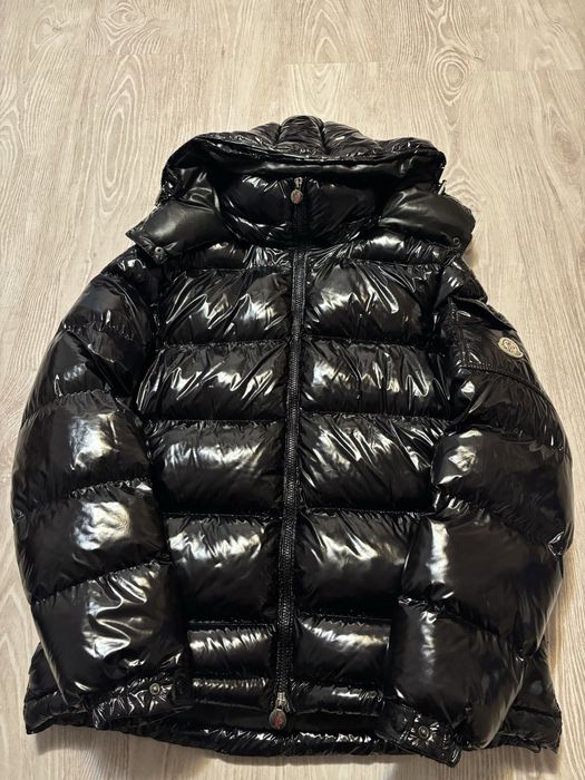 Vând geacă Moncler