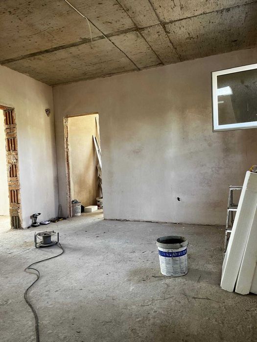 Новопостроена триетажна къща в Бяла