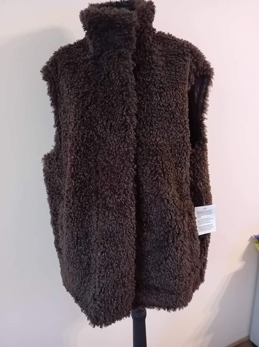 Teddy bear  елече на Asos Design.
С джобчета отстрани,