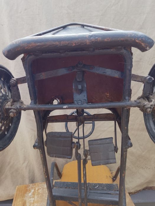 Mașinuță veche cu pedale, anii 70