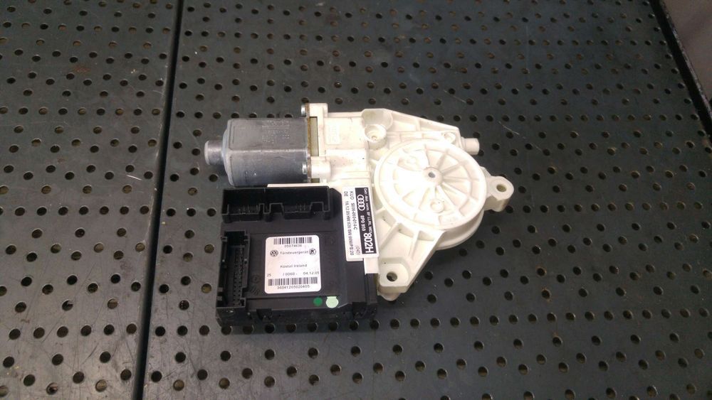 Motoras macara dreapta fata audi a3 8p 8p0959802h