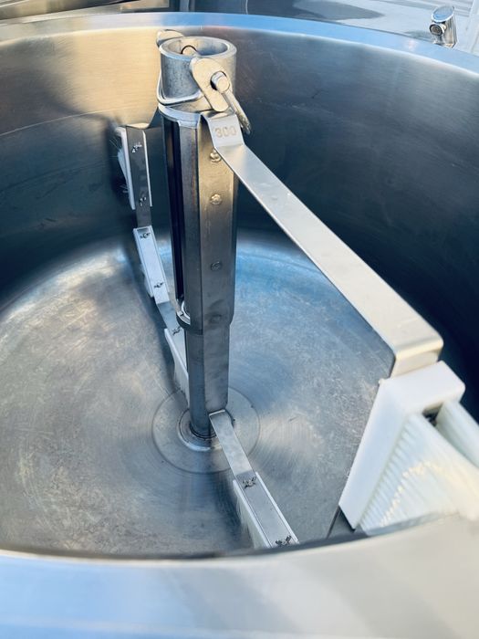 Обръщателен казан/Автоклав Metos с бъркалка 300 литра РАБОТИ НА ПАРА