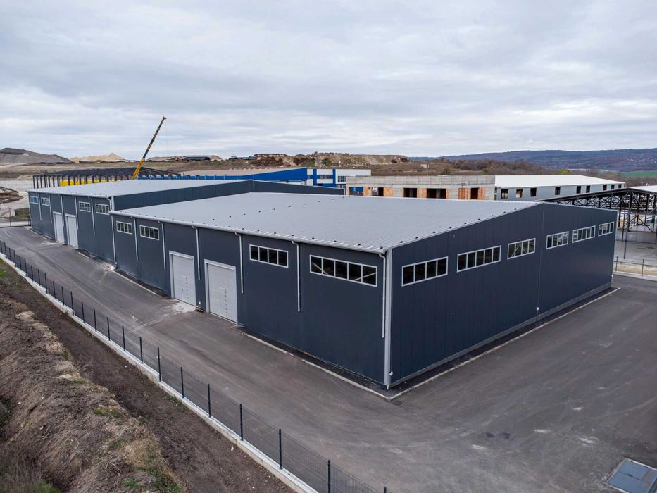 Дава се под наем Склад в с. Тополи, Област Варна - 2560 кв.м за 8960 € - Снимка #4