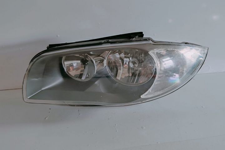 Far stanga cu cleme rupte Valeo 63117193387 BMW Seria 1 E87 seria