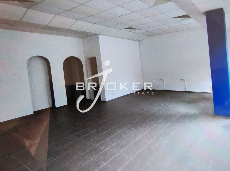 Дава се под наем Магазин в Кърджали, Център - 80 кв.м за 408 € - Снимка #3