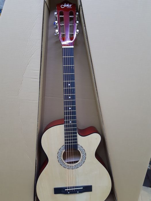 Продам гитару 38размер