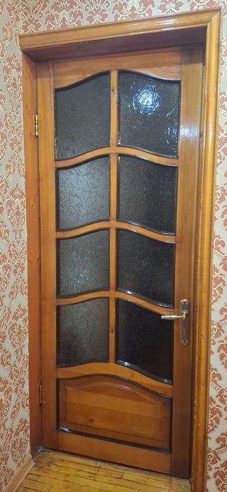 Тахтадан ясалган эшик