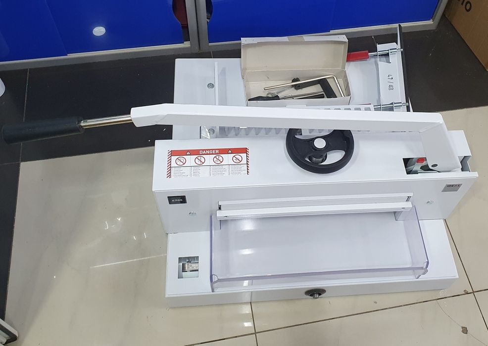 Гильотина ideal 4705. (Резак)