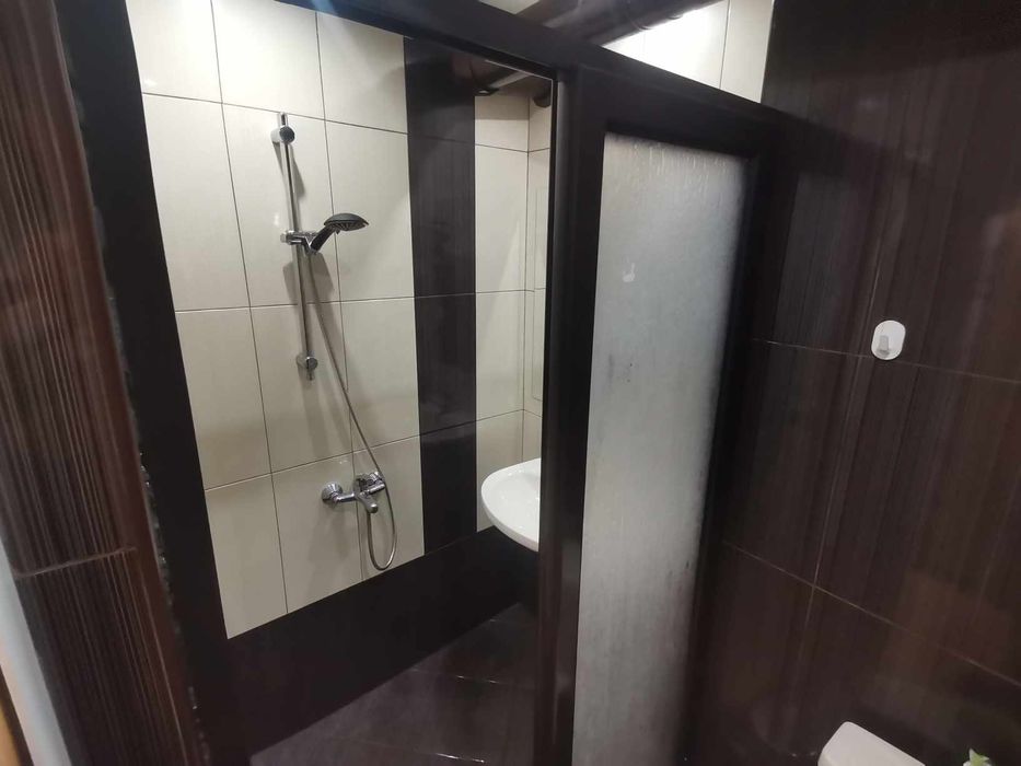 Дава се под наем Тристаен апартамент в Долни чифлик - 67 кв.м за 204 € - Снимка #9