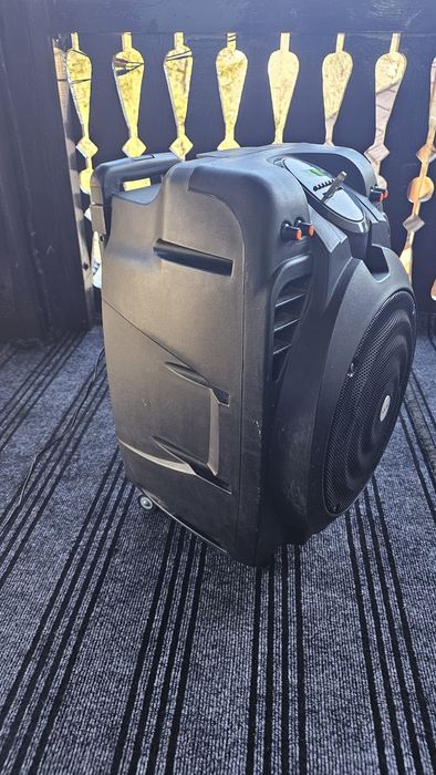 Vand sau schimb Boxa Akai ss023 in stare buna