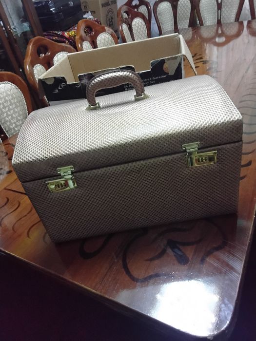 Qoshiq vilka nabor sandig'i