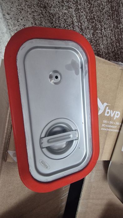 Cuve GN 1/4 si GN 1/2 cu capac silicon si H 100mm