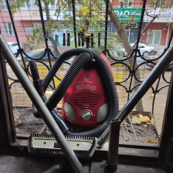 Продам электро пылесос "Нова" мощность 2 кВт.,