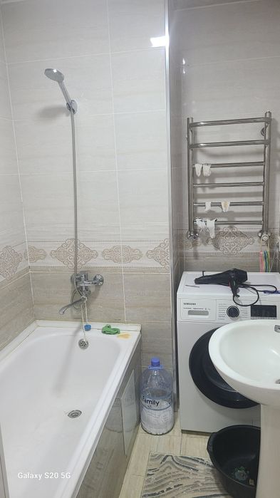 СРОЧНО !! ПРОДАЁТСЯ Квартира в Яшнабаде 75 кв/м 4x комнатная дубовой