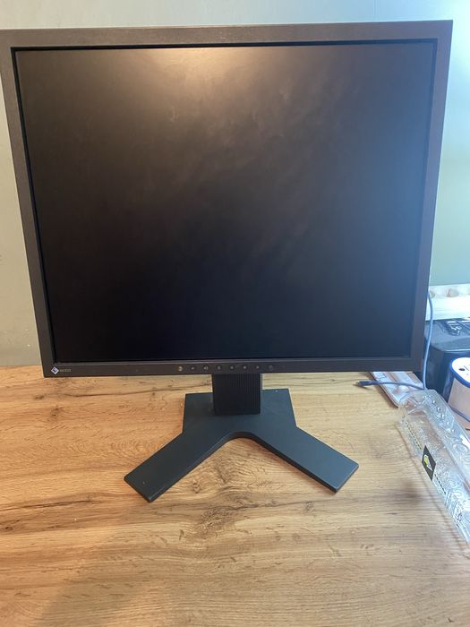 Vând monitor profesional EIZO FlexScan S1901, diagonală 19 inch, format 5:4.