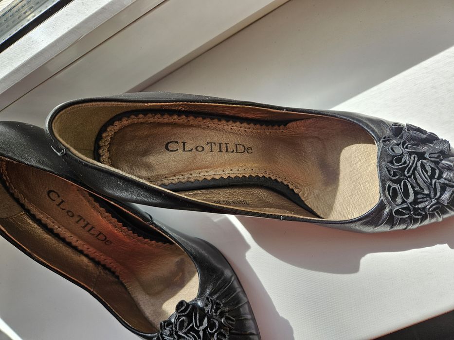 Продам женские туфли