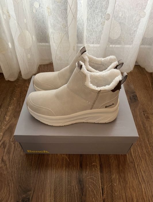 Ghete de iarna Bench