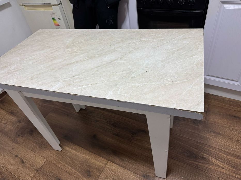 Стол кухонный 4 стульчика