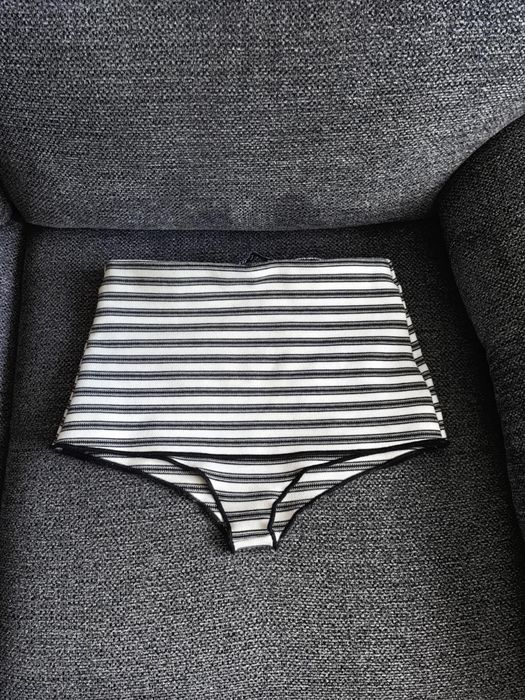 Къси панталонки ZARA