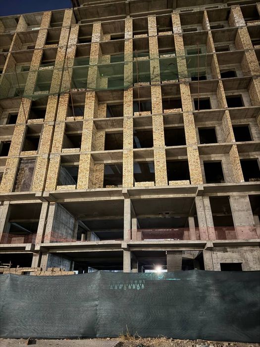 Продам в новом Ж/К продается 300 м2 не жилой помещения