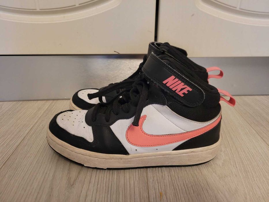 Детски есенни обувки Nike за момиче - номер 36.5-37. Цена 46лв