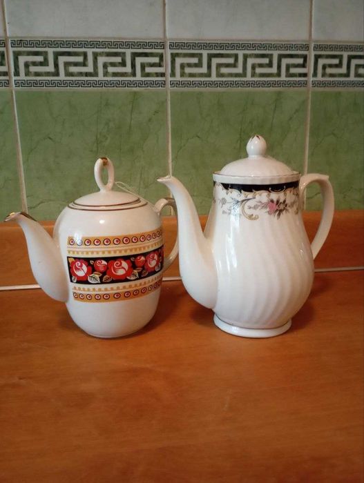 Два Нарядных Заварочных Чайника  на 1 литр и 1.25 литра. Новые.