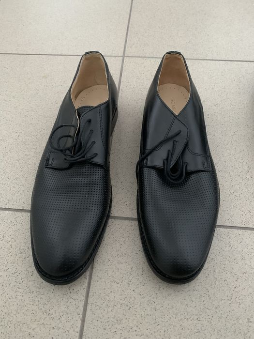 Pantofi din piele noi