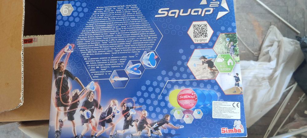 Оригинална нова игра Squap. Подобна на федербал. Подходяща за всеки.