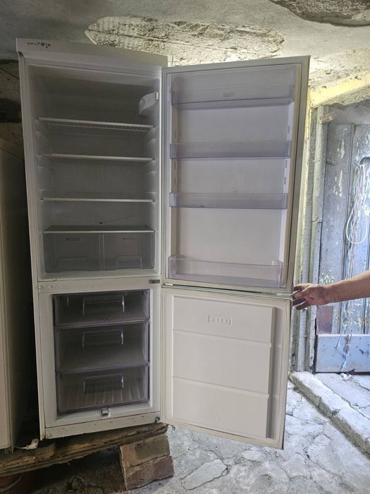 Хладилник с фризер Zanussi