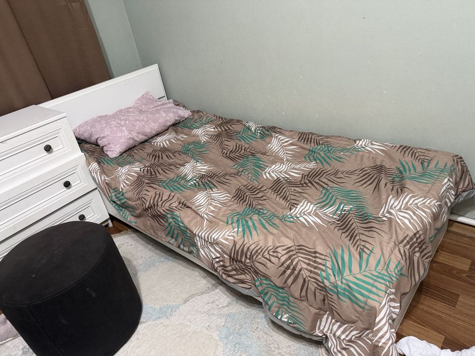 Продам кровать ширина 90