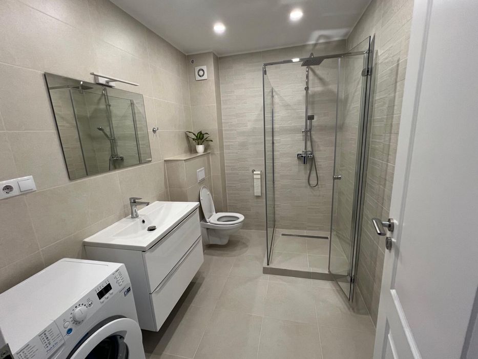 Inchiriez apartament 2 camere, parcare subterana, zona BMW. VIVO