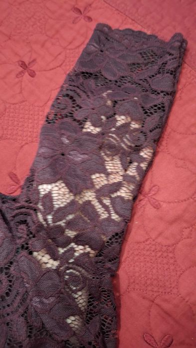 Рокля дантела, бордо