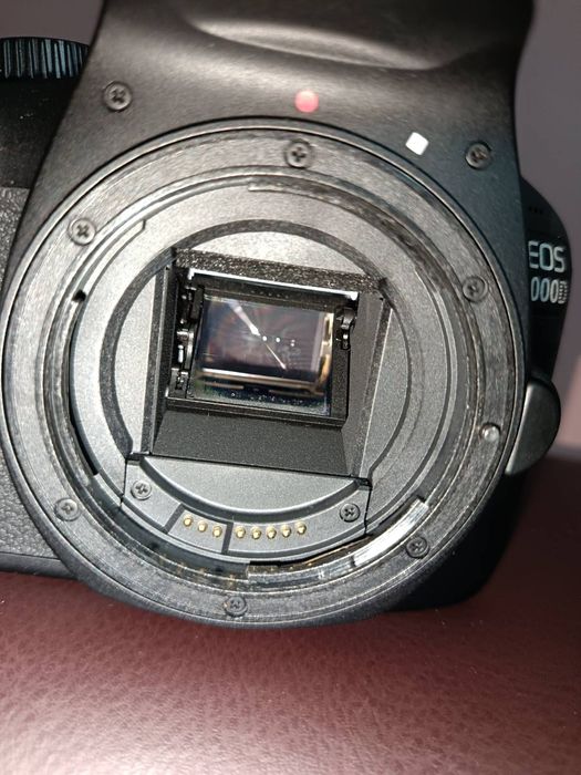 Продавам CANON EOS 4000D на два месеца + два обектива