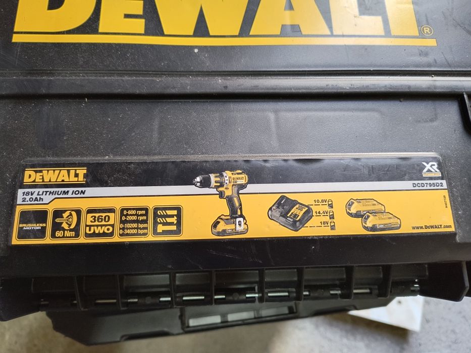 DeWalt куфари за съхранение на инструменти