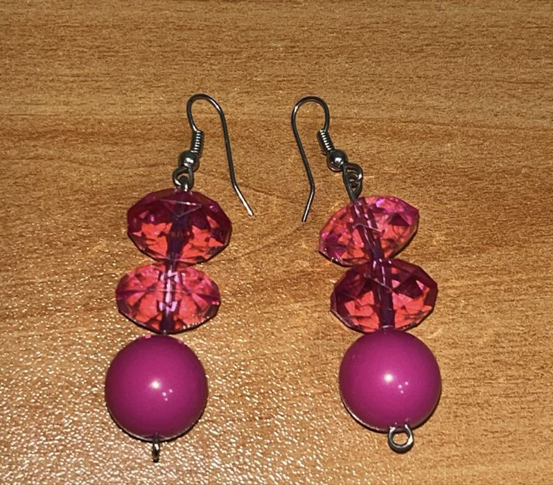 Обеци с розови крисатли и топчета