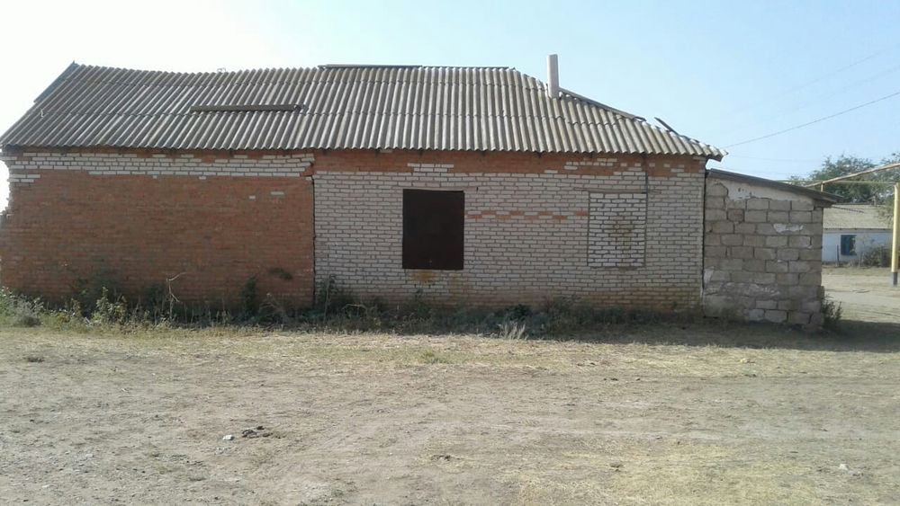 Продается  помещение с землей 20 соток