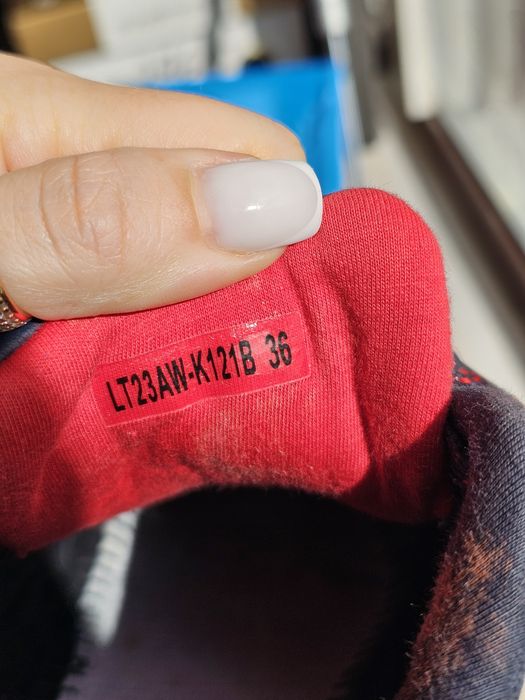 Продаются детские кроссовки