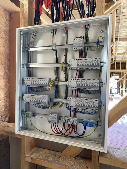 Electrician calificat.citiți descrierea pentru mai multe detalii!!!
