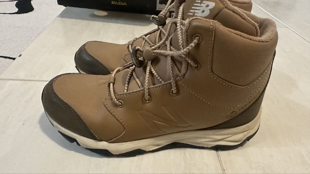 Bocanci New balance  marime 36