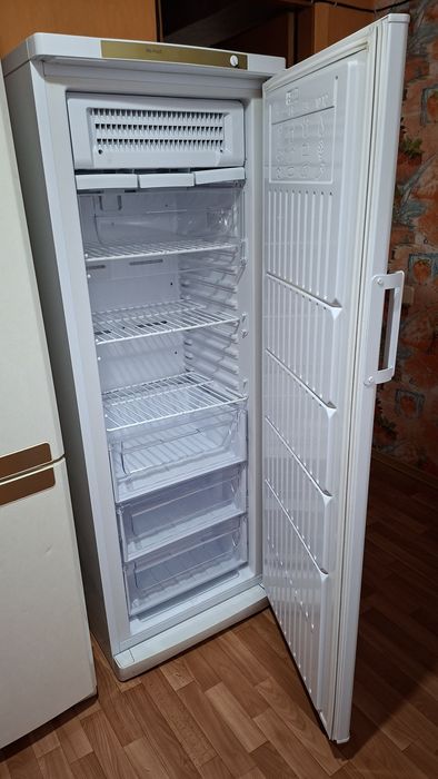 Продам морозильник Indesit no frost