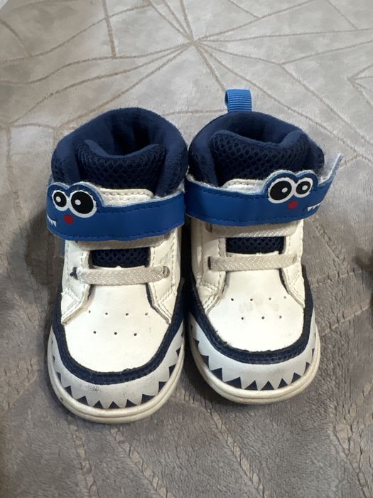 Детская обувь, обувь для самых маленьких. Бесплатно