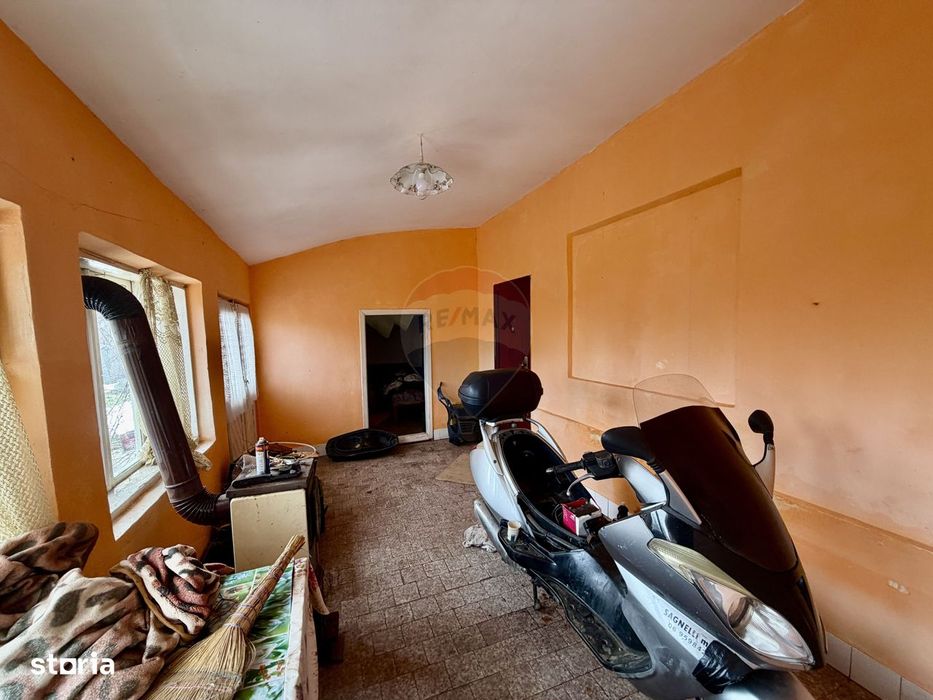 Casă cu 4 camere si teren 7727 mp Blidari