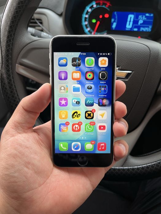 Продам iPhone Se 3 2022года