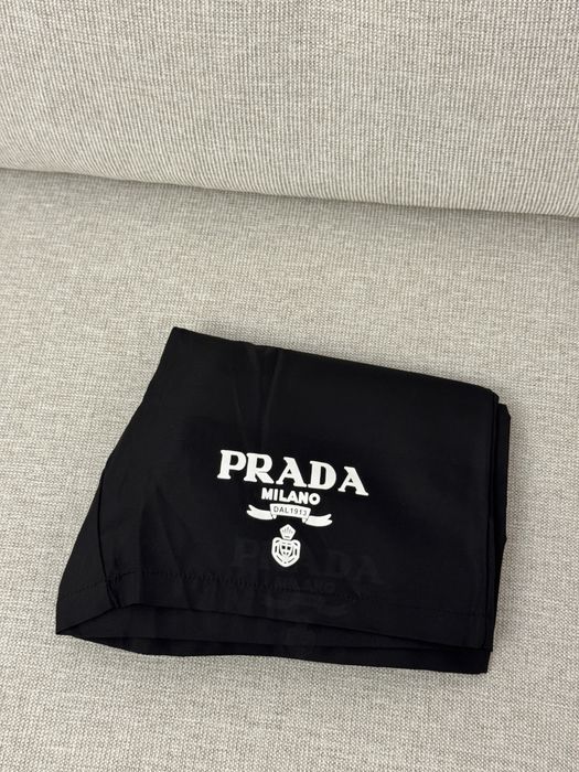 Pantaloni scurti Prada