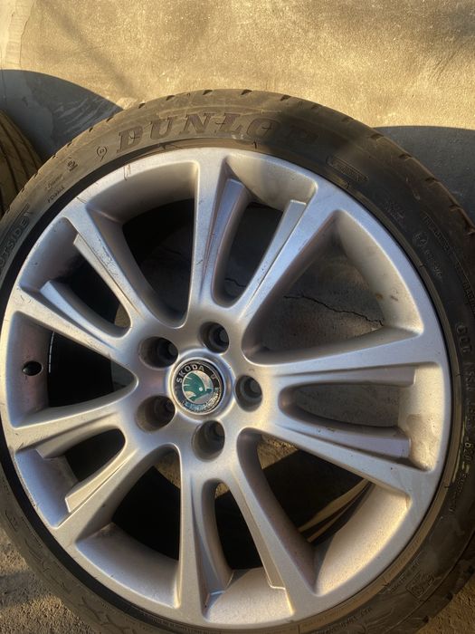 Vand jante skoda octavia 2 vrs, 2 cauciucuri bune față 225/40/r18