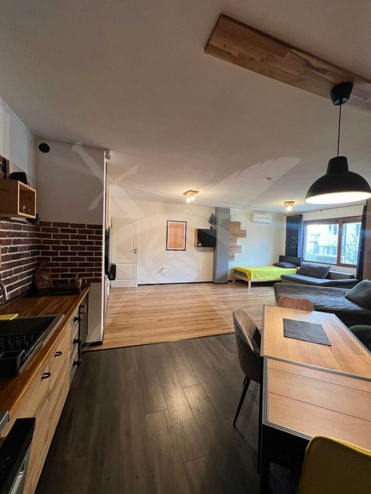 Продава се Тристаен апартамент в Варна, Възраждане 4 - 133 кв.м за 1627 €/кв.м - Снимка #2