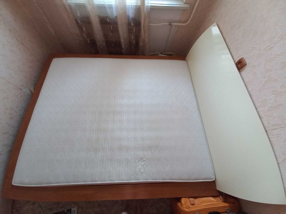 Кровать двуспальная