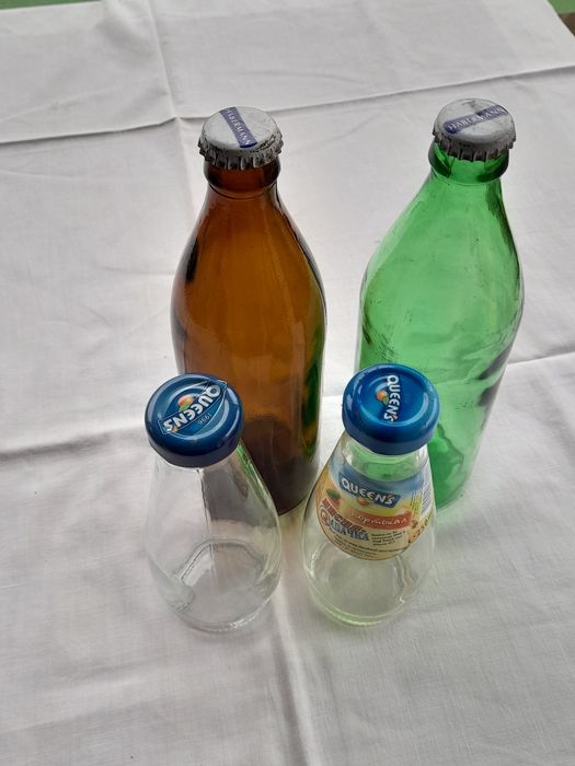 Стъклени буркани и бутилки