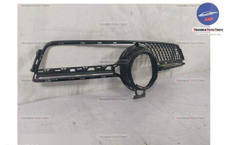 Централна решетка за предна броня, оригинална, включваща пчелна пита д